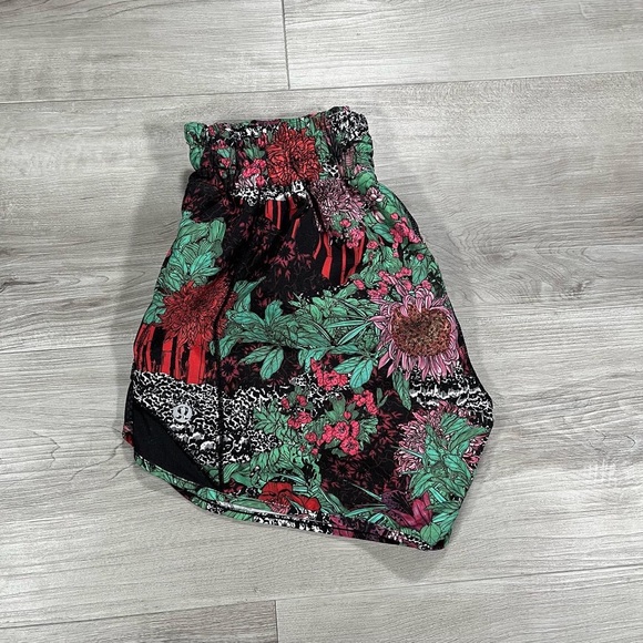 Lululemon Hotty Hot Short Il
*Long 4 LR - Picture 3 of 8